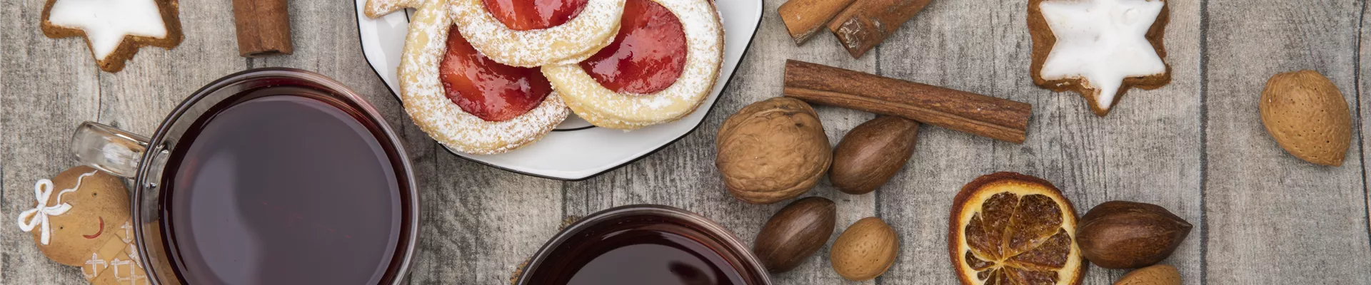 Kinderpunsch mit Plätzchen Kinderpunsch mit Plätzchen