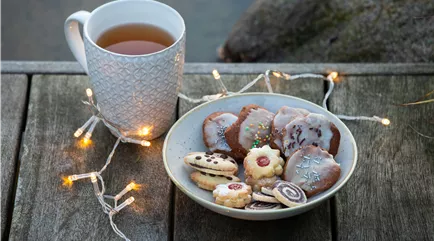 Lichter im Garten - Tee und Kekse