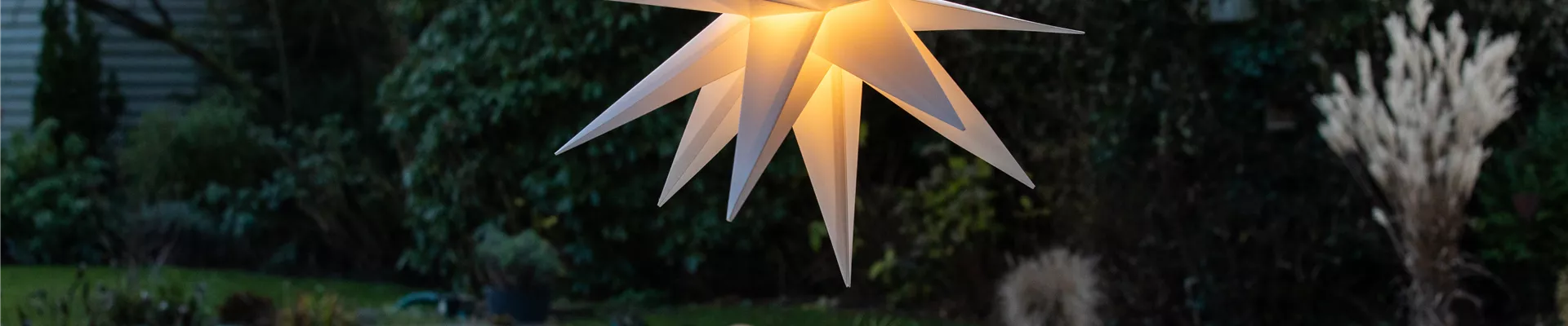 Lichter im Garten - beleuchteter Stern