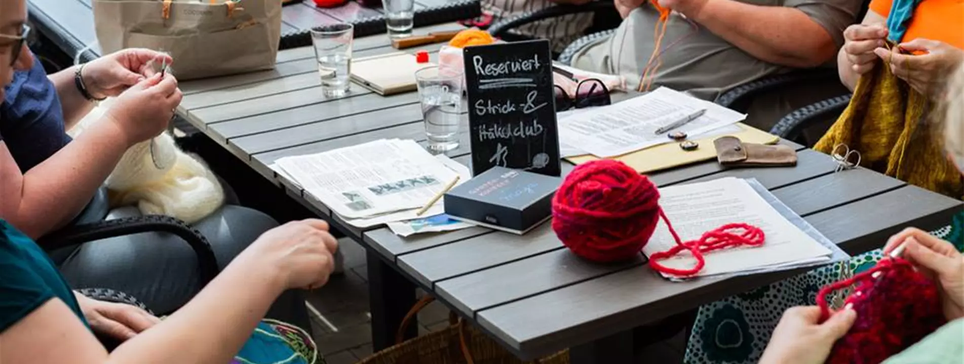 Wollclub - der offene Strick- und Häkeltreff im Gartencafé
